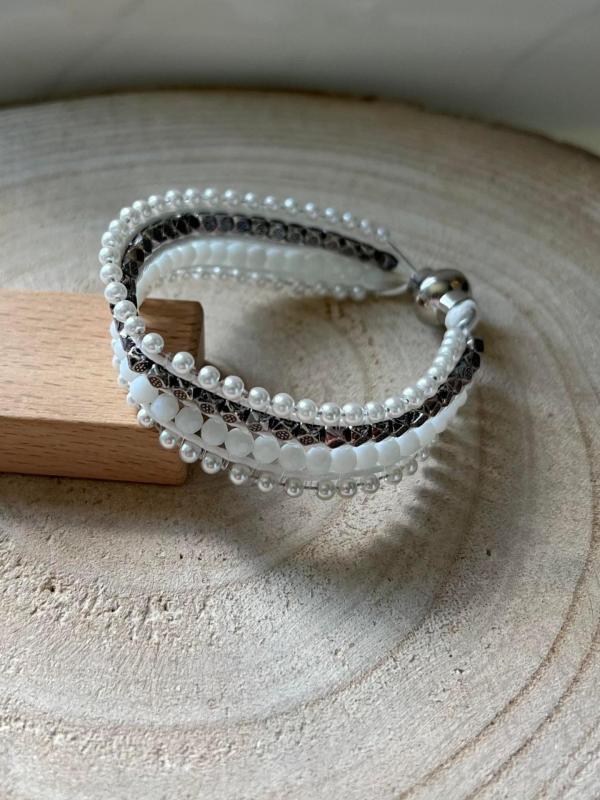 Bracelet perles aimante blanc